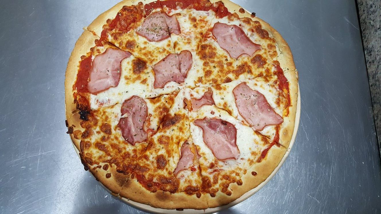 Pizza Prosciutto - Zielona Oliwka Czastary